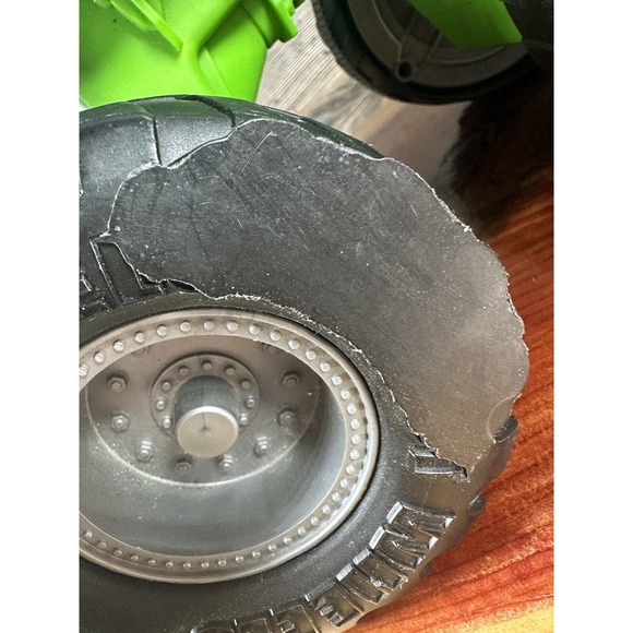 Hot Wheels Grave Digger Bad to the Bone 2002 Mattel Large Toy Monster Truck - Picture 7 of 10